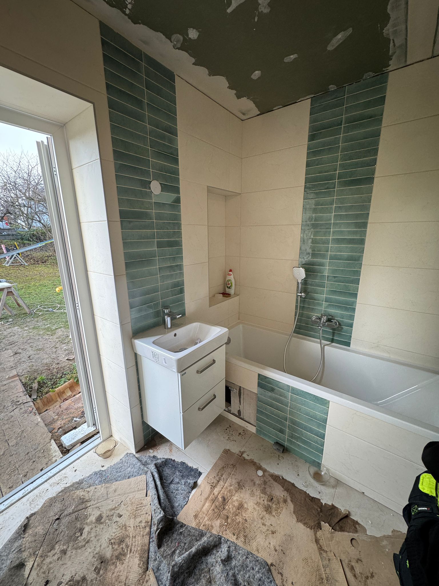 Rekonstrukce koupelny - vana a umyvadlo